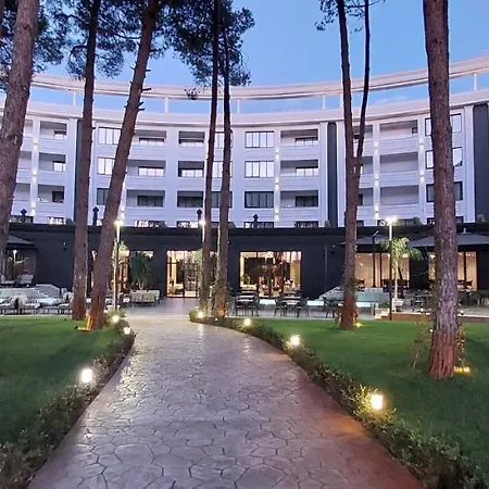 Reina With Private Garden At Lura 2, Gjiri Lalzit